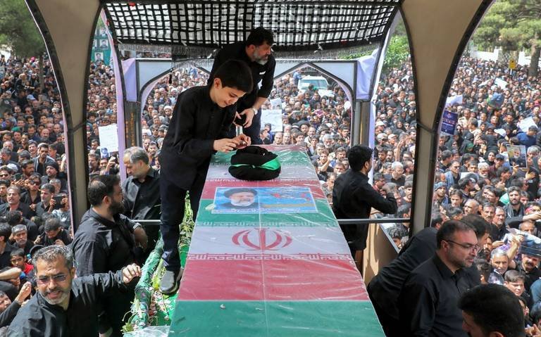 Irán despide al presidente Ebrahim Raisi con un entierro en Mashhad, su ciudad natal